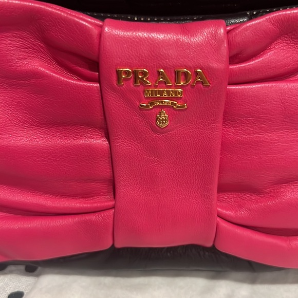 🎀Prada pink and black ribbon handbag! - Picture 2 of 10